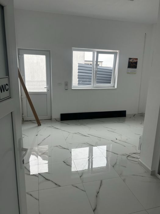 Vand spatiu comercial Albesti la drumul mational .