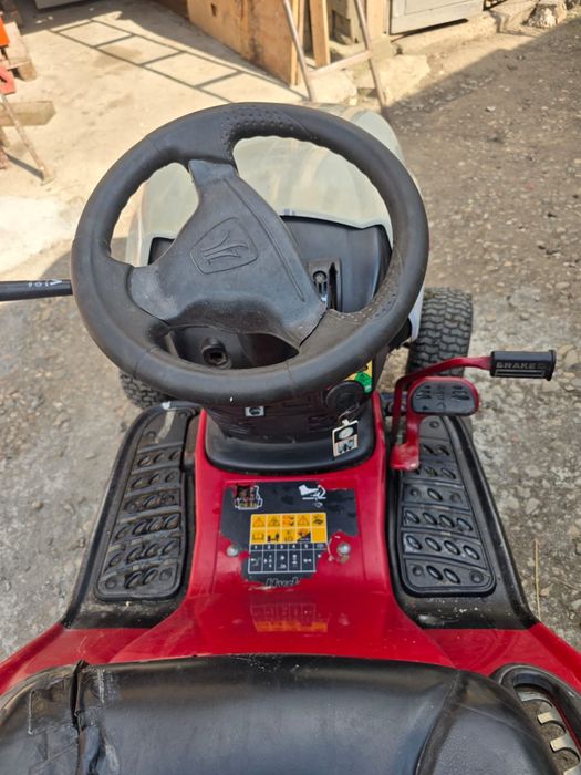 Tractoras tuns gazon