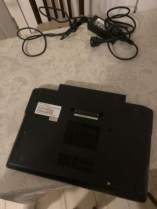 Vând laptop dell