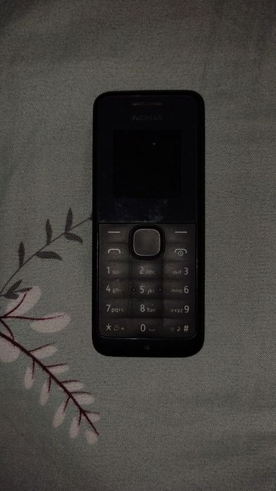 Vând 2 telefoane cu butoane Samsung și Nokia