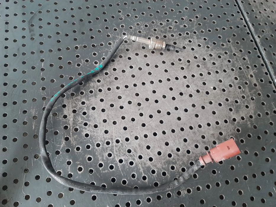 senzor temperatura gaze evacuare 2.0 tdi deu audi a4 b9 8w 8w0906088r