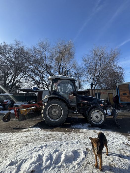 Трактор уборка снега щеткой