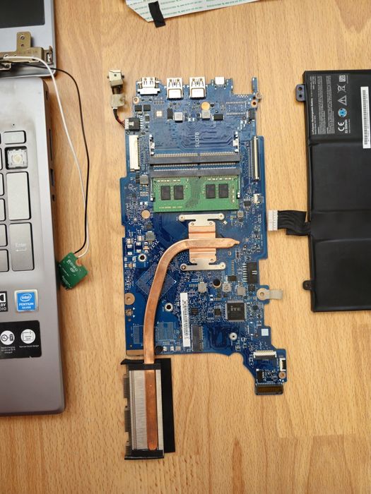 Лаптоп за части Medion E17201