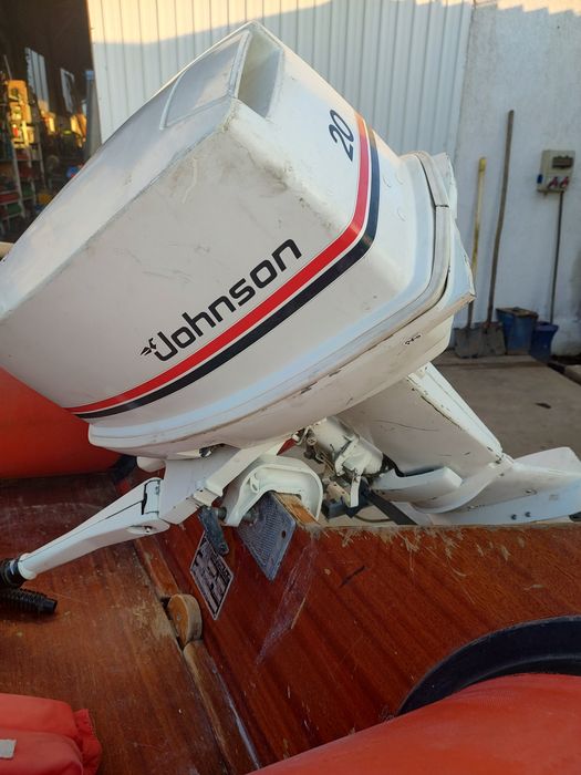 Barca gonflabila cu motor Johnson 20 cp