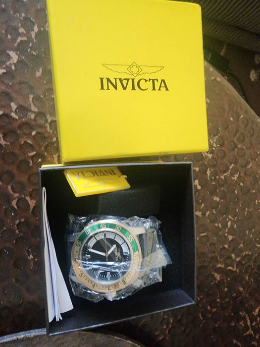 Invicta  мъжки мвханичен  часовник чисто нов.