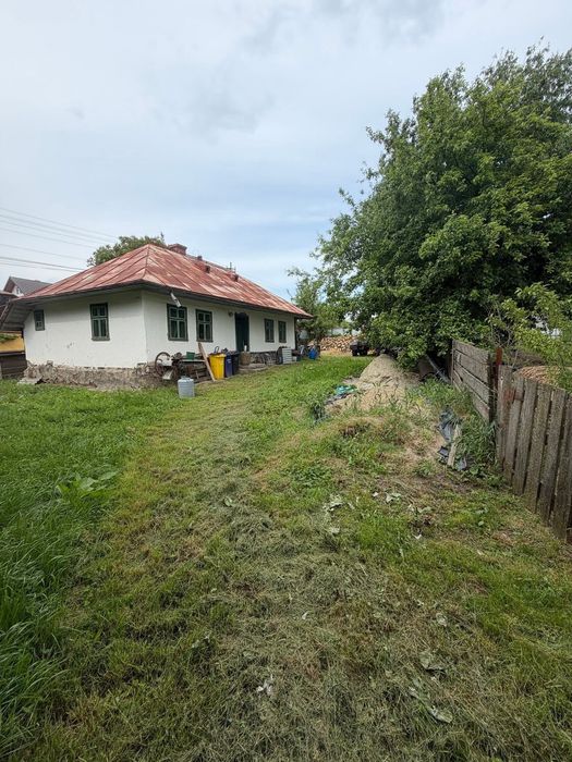 Vând loc de casă.
