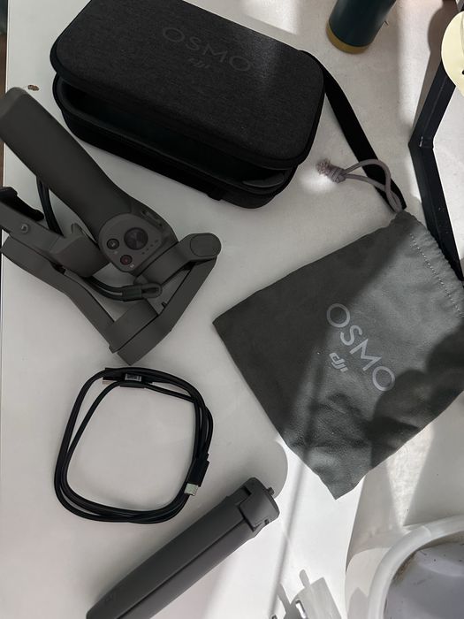 стабилизатор DJI Osmo Mobile 3 для смартфона.
