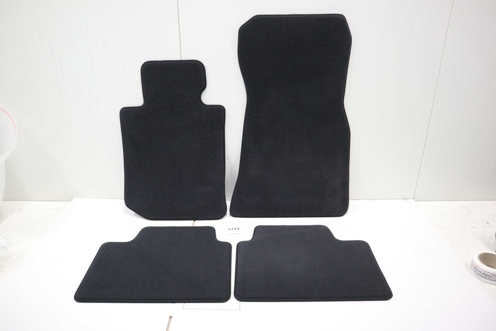 Нови велурени стелки за БМВ Г20 Г21 BMW G20 G21 2 комплекта