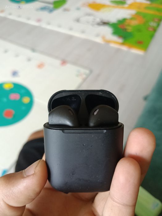 Продам без проводной наушник