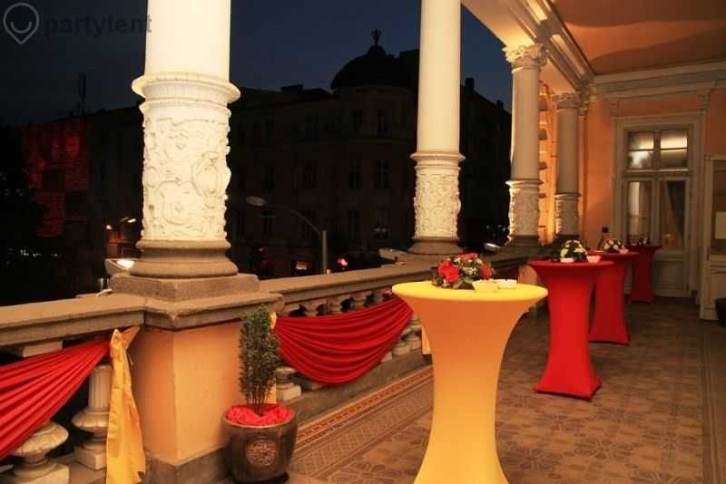 Коктейлни маси под наем