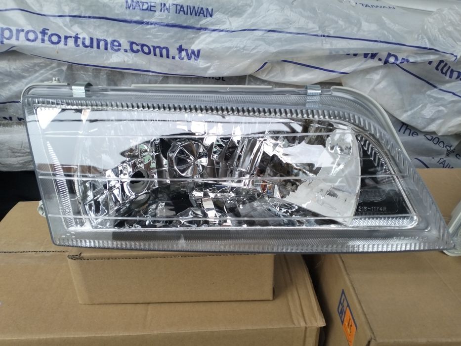 Фара Ниссан А-32 максима