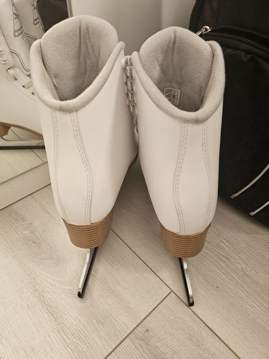 Продам фигурные коньки Jackson 500
