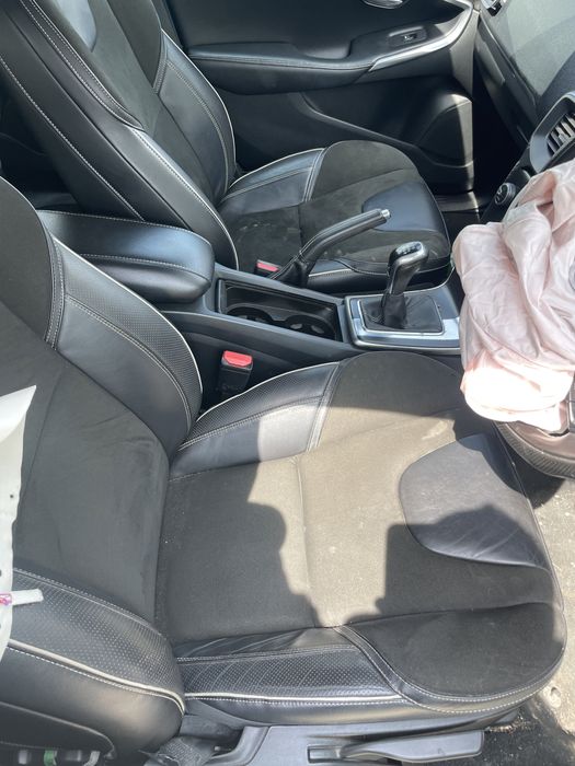 Dezmembrez Volvo V40 2.0d D4 euro 6