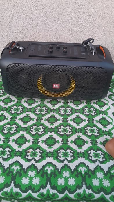 Vând boxa JBL in stare foarte  buna