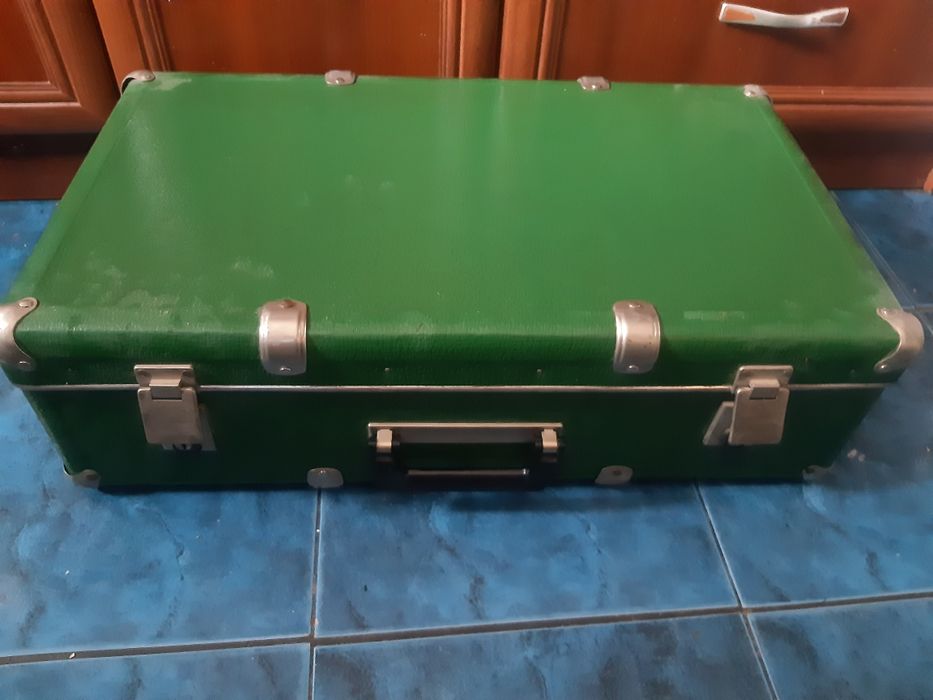 Geamantan din carton