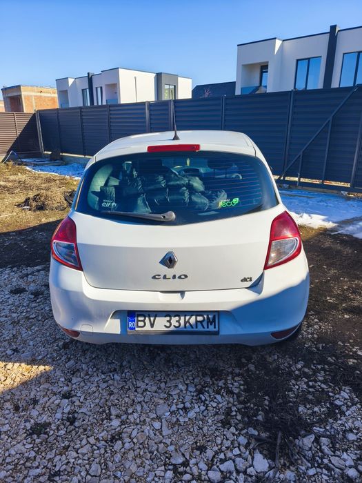 Vând Renault 2011