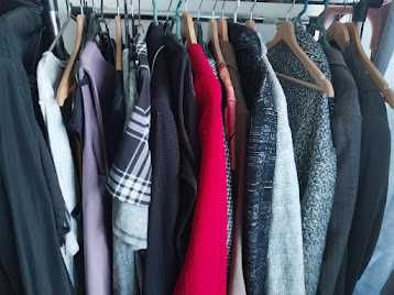 Lot mare haine damă 200+ articole, bluze, rochii, geci, paltoane, piele, blană