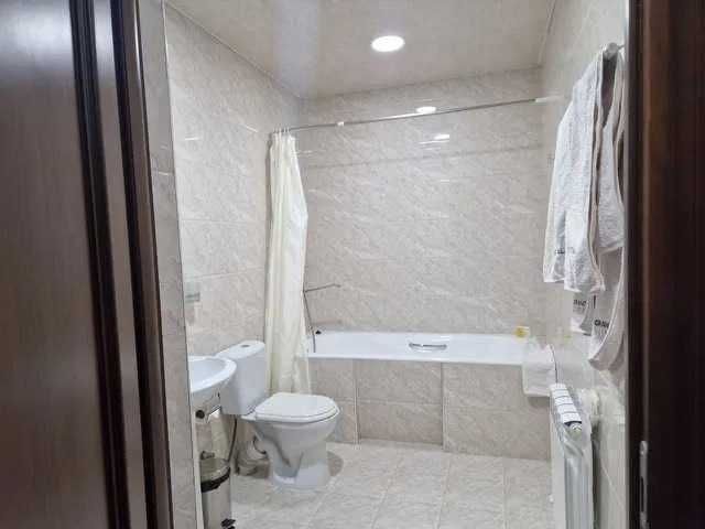 Продаётся в помещение под гостиница. ул. Шарофобод 2