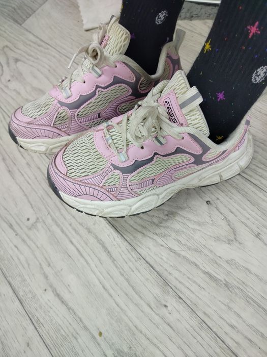 Кроссовки летние