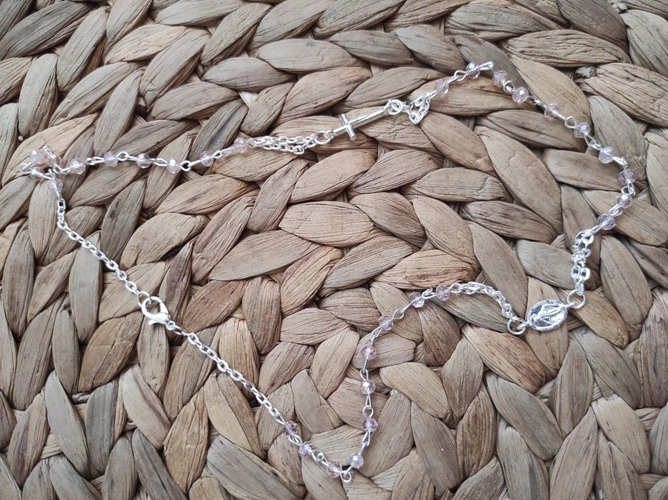 Две чисто нови дамски колиета