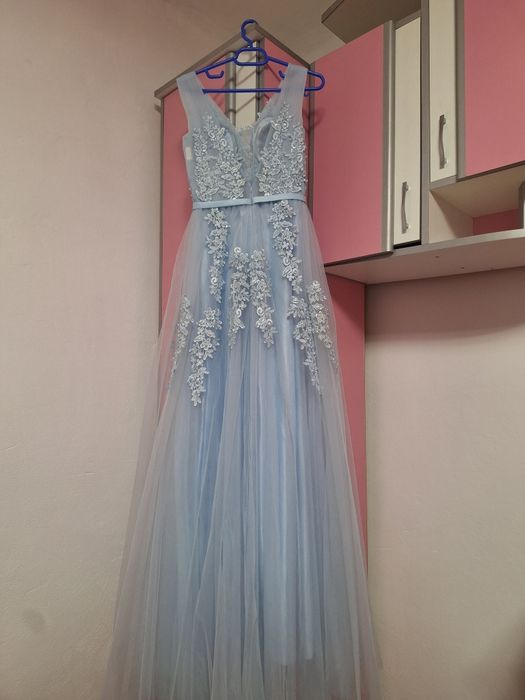 Vând rochie elegantă