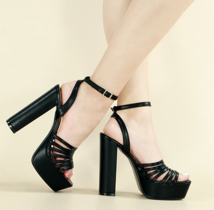 Vând sandale cu platforma 38 NOI