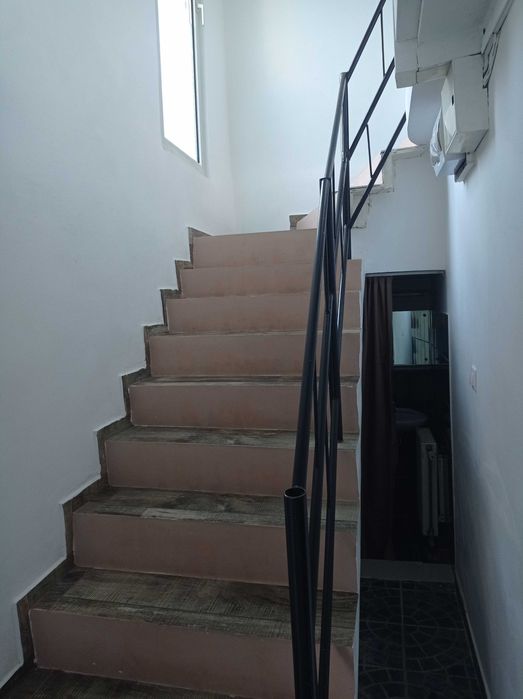 Persoana fizică închiriez casă 3 camere in zona Bălcescu