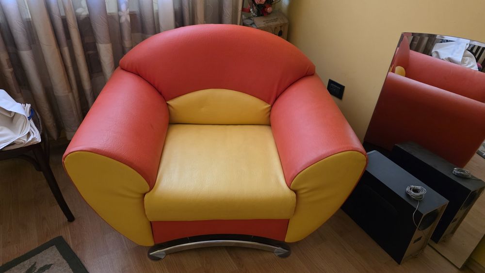 Fotoliu din piele ecologica.