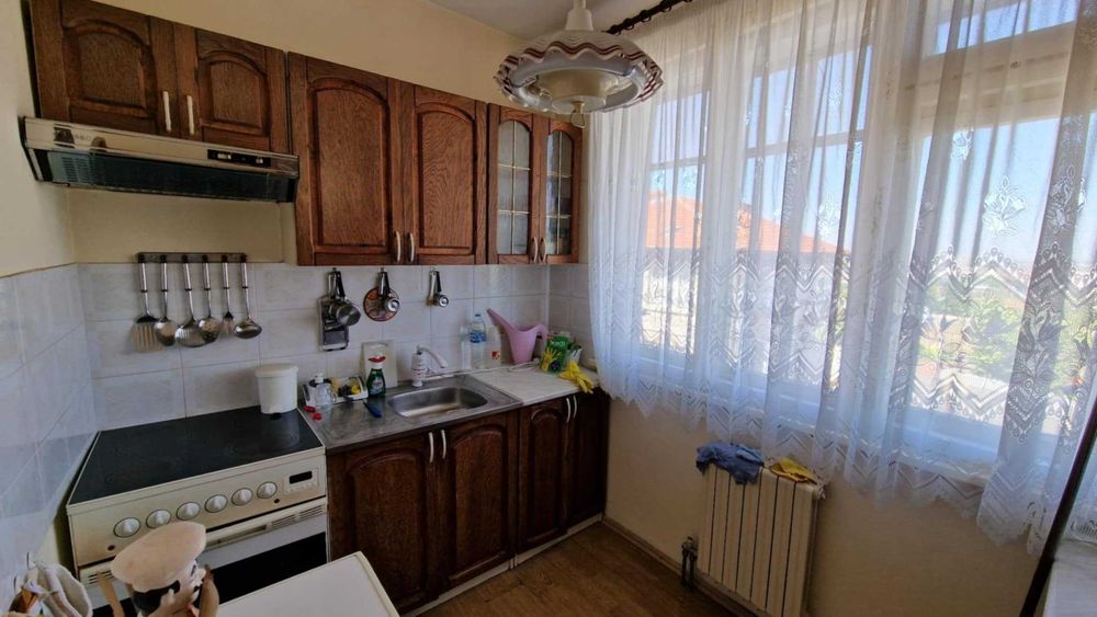 Втори етаж, гараж, бечова стая, маза, таван