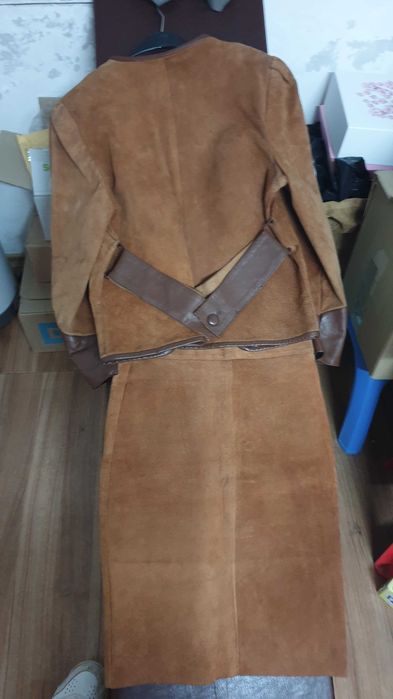 Елегантен дамски кожен костюм от естествена кожа Размер S (36-38)