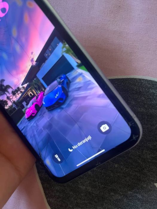 Vand Iphone 11 stare buna