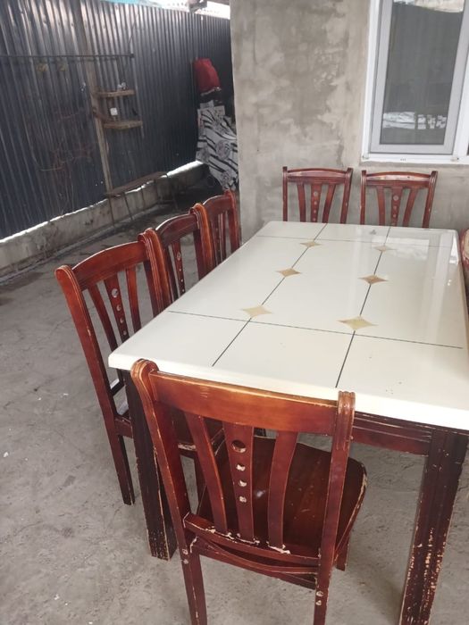 Стол со стульями