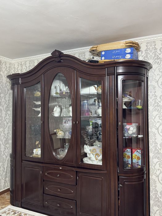 Шифоньер, сервант