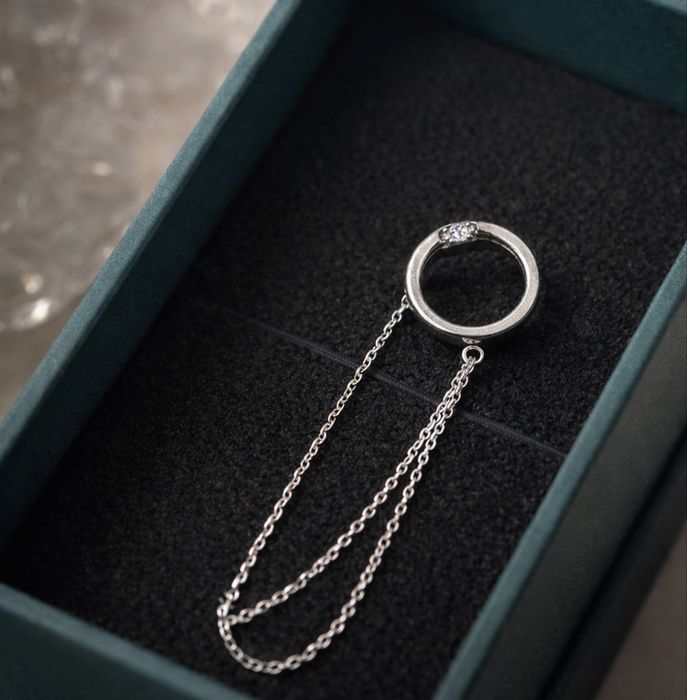 Цепочка из белого золота с бриллиантом