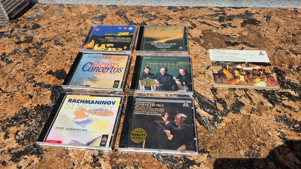 Vând Lot 14 CD cu muzica clasica mixta din colectia TELDEC