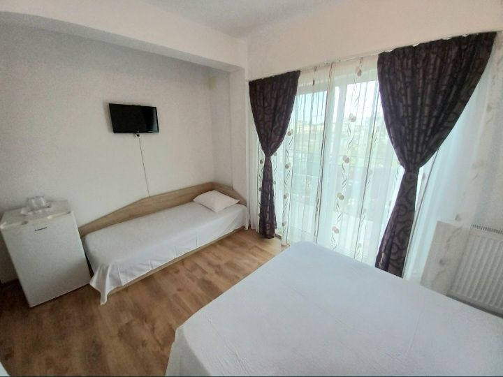 Cazare Vilă Mamaia Nord, camere curate cu toate dotările, baie proprie, aproape de mare, zona NOUL magazin KAUFLAND(str. Hanului, nr. 1,  Mamaia Nord)