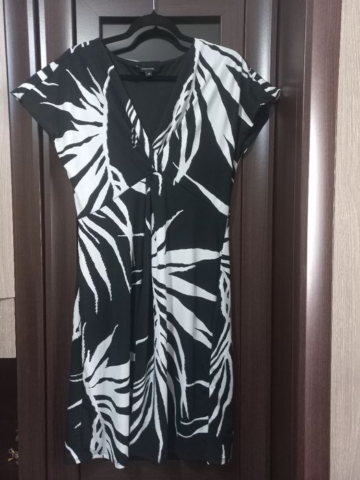 Rochie de la Comma,comoda, cu dublura și pliu în fata, care evidentiaz