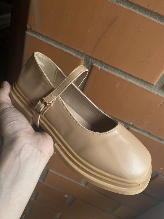 Абсолютно новая обувь