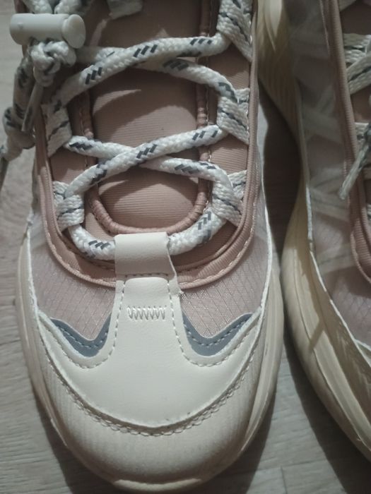 Adidași bej mărimea 38