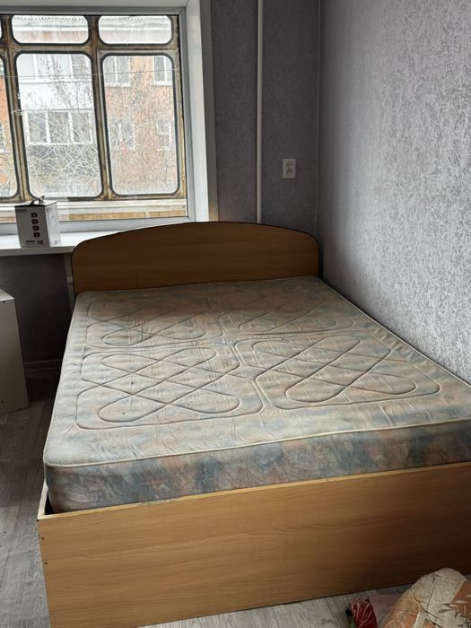 Продам кровать с матрасом