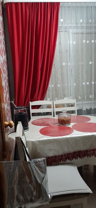 Продам кухонный стол в комплекте.