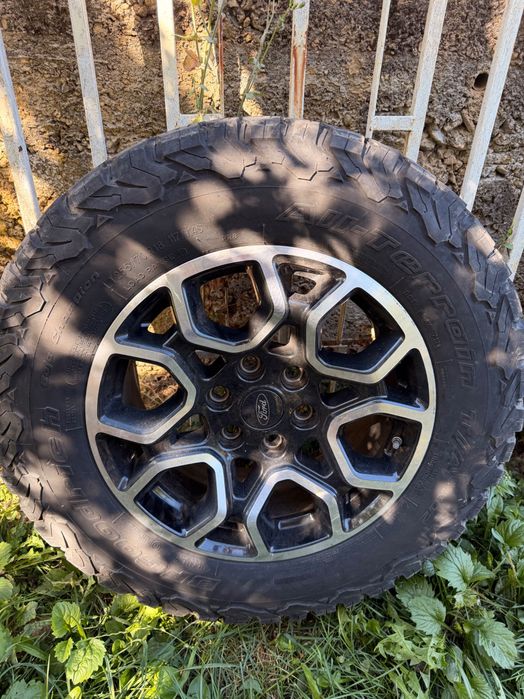 Джанти и гуми за Форд LT255/70/R17 - 6X135