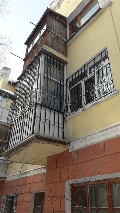 Решётки, оградки.