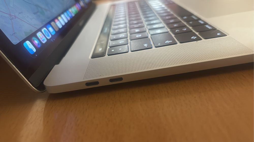 Macbook PRO (2016), 15” inch, touchbar, intel i7