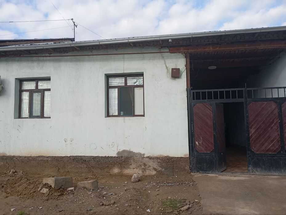 Uy sotiladi yangiyer