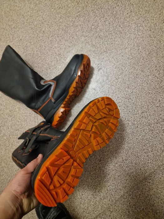 Рабочие зимние и резиновые сапоги, ботинки