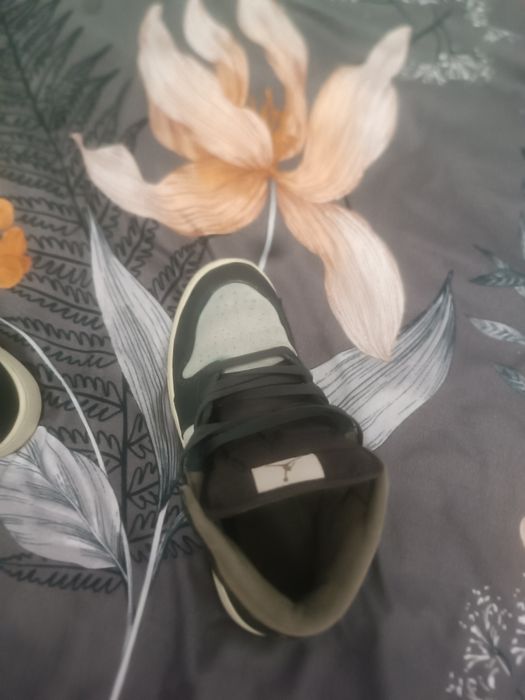 Jordan 1 Mid mărimea 40 miau rămas mici  nu prea i-am purtat