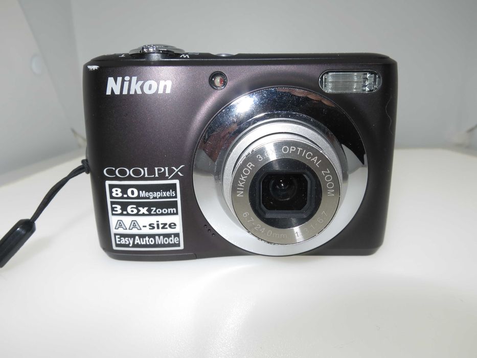 Nikon Coolpix L21 малък компактен фотоапарат дигитална камера отлична