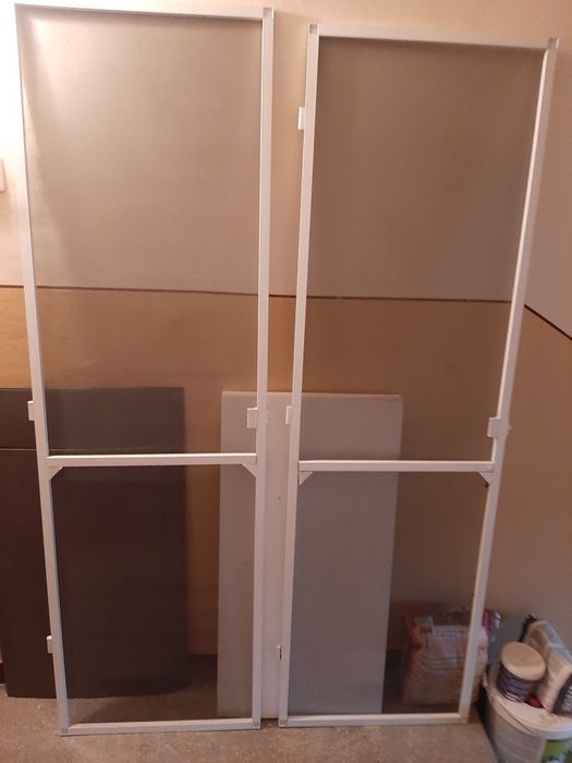 Vând rame cu sită pentru uși termopan