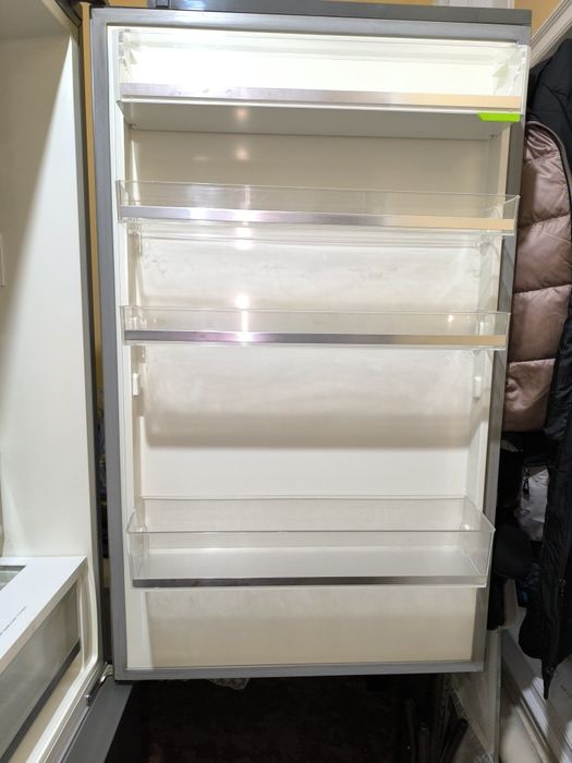 Продается двухкамерный холодильник MIDEA